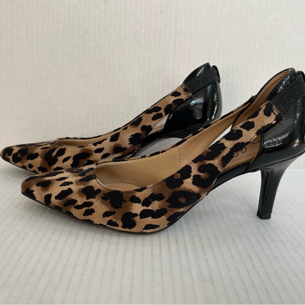 Abella
Women's Leopard and black patent Sealy Pump Size 7